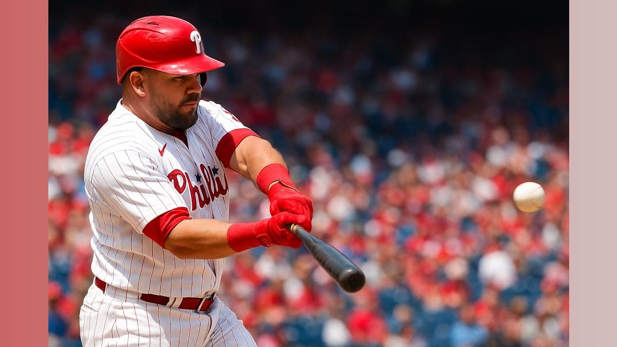 Schwarber Reaches 20 Home Runs in Wild Extra-Inning Victory